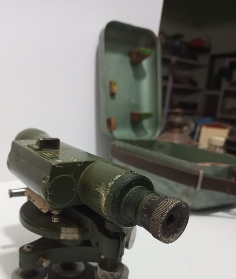 MOM BUDAPEST TEODOLIT KUTUSUNDA HARİTA İŞARETLEME BELİRLEME MEKANİK METAL ÖLCÜ ALETİ