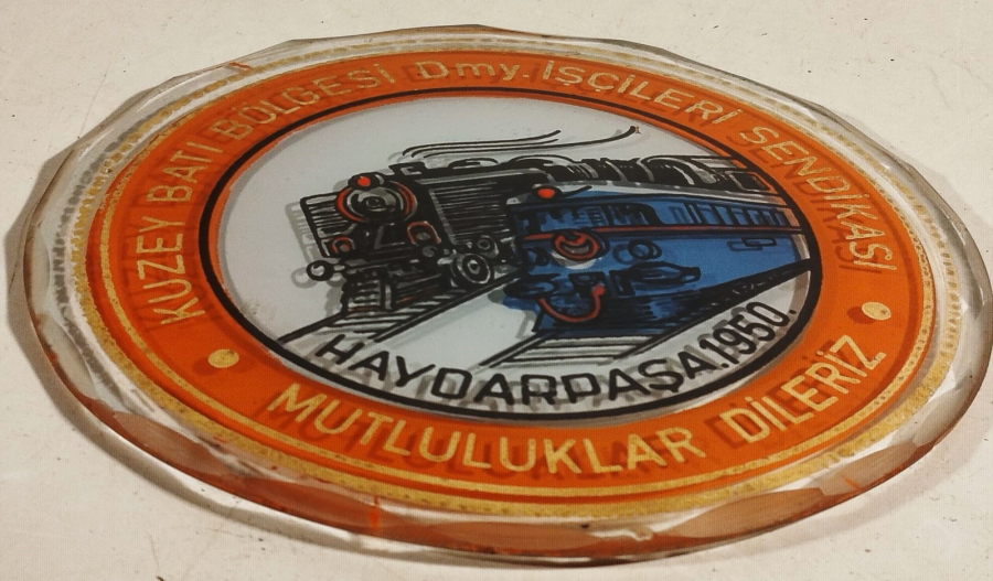 1950 HAYDARPASA KUZEY BATİ BOLGESİ DMY İSCİLERİ SENDİKASI MUTLULUKLAR DİLERİZ CAM  PLAKET