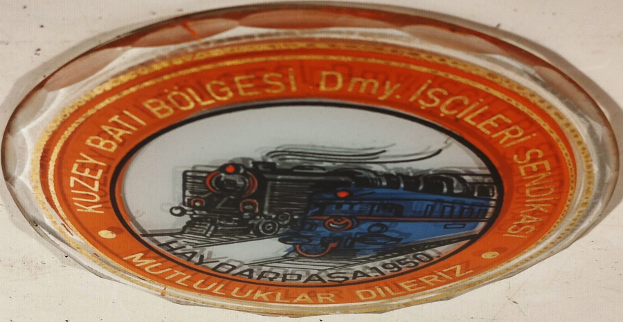 1950 HAYDARPASA KUZEY BATİ BOLGESİ DMY İSCİLERİ SENDİKASI MUTLULUKLAR DİLERİZ CAM  PLAKET