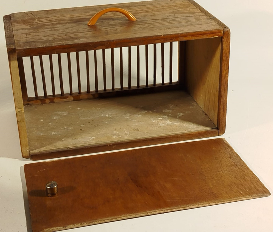 1950 KEKLİK KAFESİ KAPAKLI ÖNDE YUVARLAK SIRALI CUBUK SURGULU KAPAKLI 