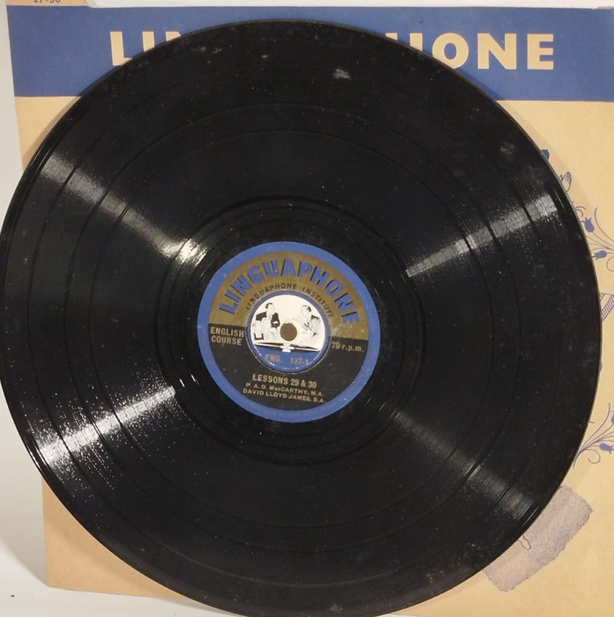 LİNGUAPHONE TAŞ PLAK İNGİLİZCE DERS KAGIT KAPAK VE PLAK COK TEMİZ    