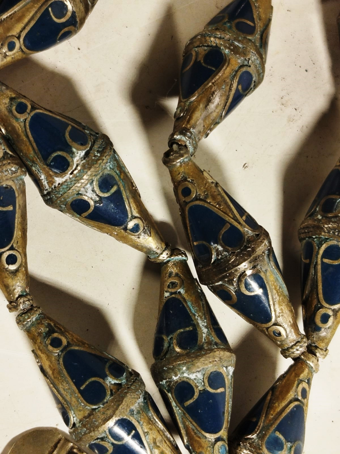 1950 PİRİNC UZERİ SICAK MİNELİ CİFT KONIK FORMDA EL YAPIM OZEL TASARIM BAYAN KOLYE