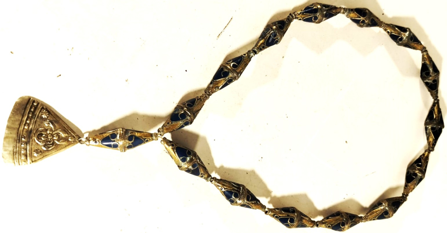 1950 PİRİNC UZERİ SICAK MİNELİ CİFT KONIK FORMDA EL YAPIM OZEL TASARIM BAYAN KOLYE