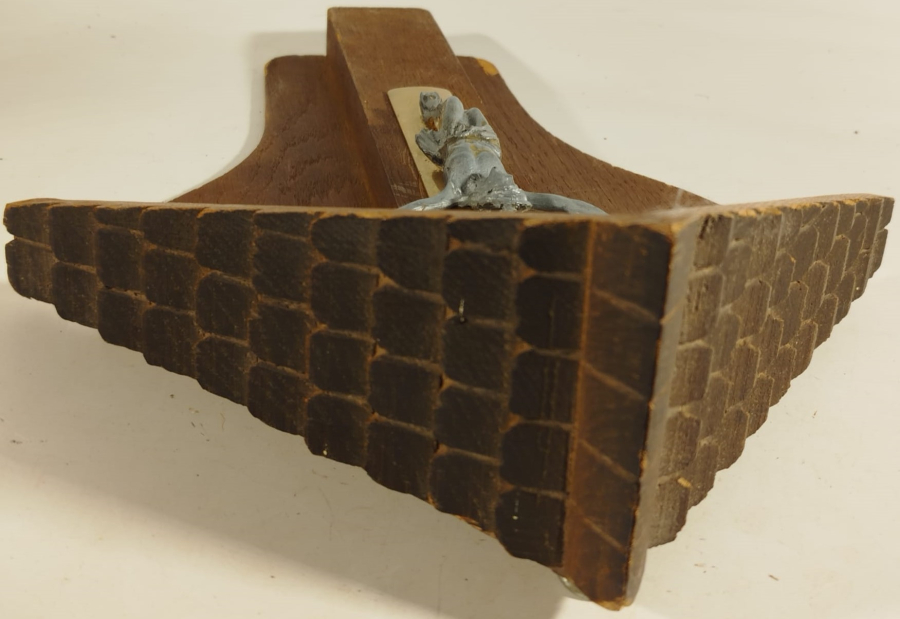 1950 ADAK İSA CATILI KORUMA AHSAP EVİNDE İSTAVROZ UZERİNDE  PİRİNC HAC KURSUN İSA FİGURU