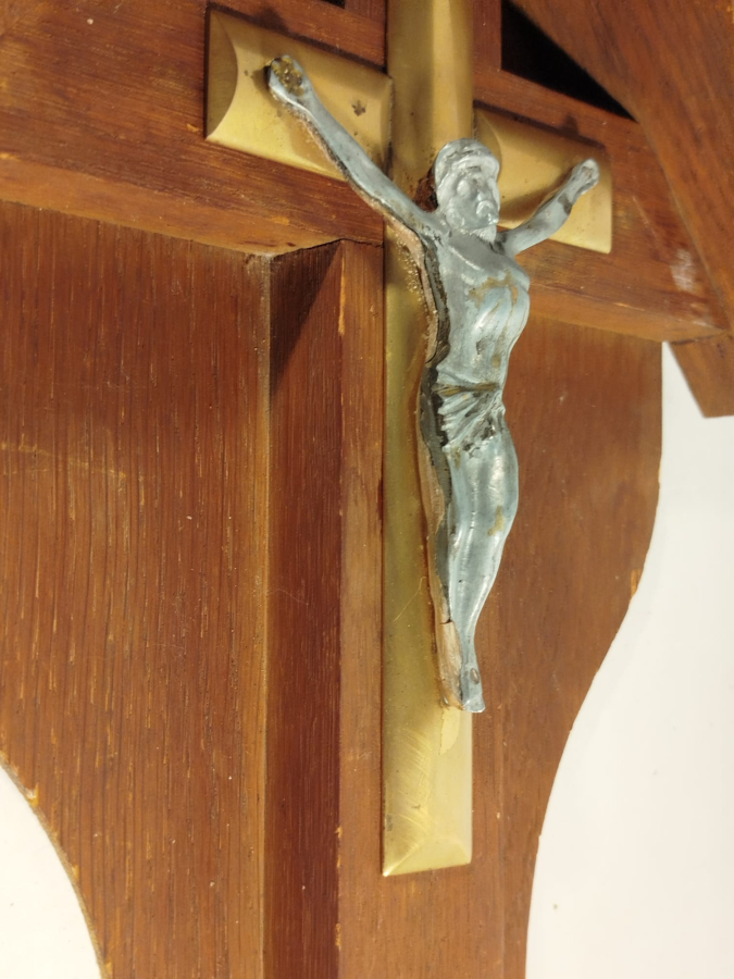 1950 ADAK İSA CATILI KORUMA AHSAP EVİNDE İSTAVROZ UZERİNDE  PİRİNC HAC KURSUN İSA FİGURU