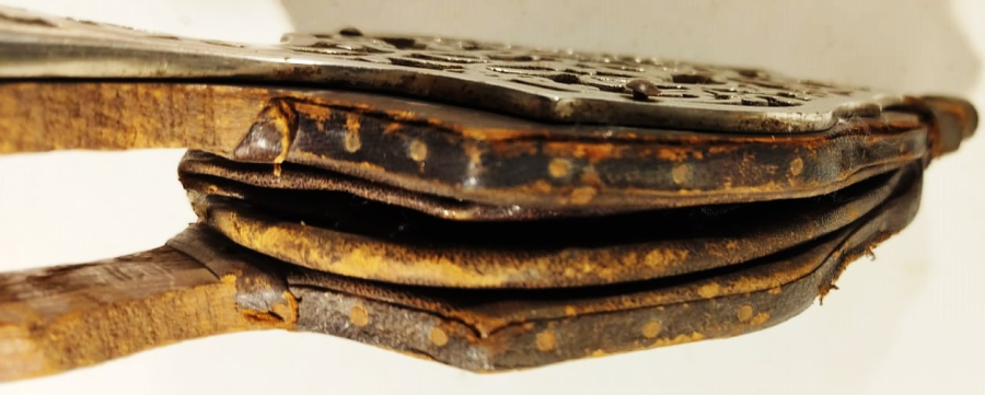 1950 ŞÖNİNE AV KÖŞKU HAVA BASMA KÖRUK TAMAMI EL İŞCİLİK YAPIMI MASİF AHŞAP ÜZERİ PİRİNC DESENLİ