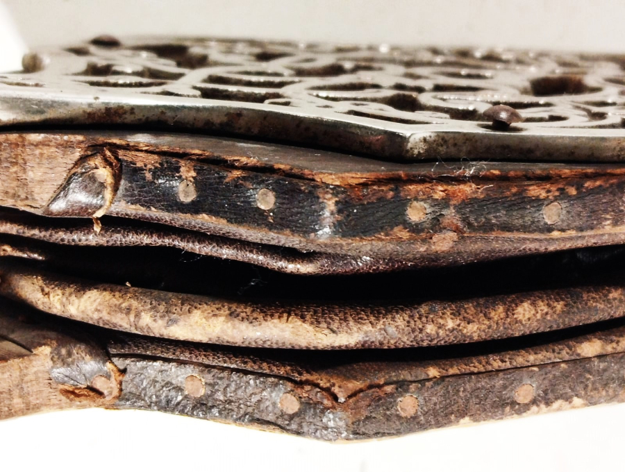 1950 ŞÖNİNE AV KÖŞKU HAVA BASMA KÖRUK TAMAMI EL İŞCİLİK YAPIMI MASİF AHŞAP ÜZERİ PİRİNC DESENLİ