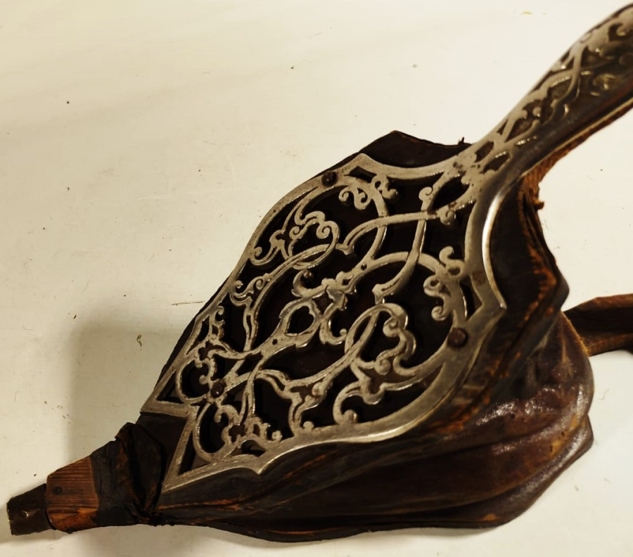 1950 ŞÖNİNE AV KÖŞKU HAVA BASMA KÖRUK TAMAMI EL İŞCİLİK YAPIMI MASİF AHŞAP ÜZERİ PİRİNC DESENLİ