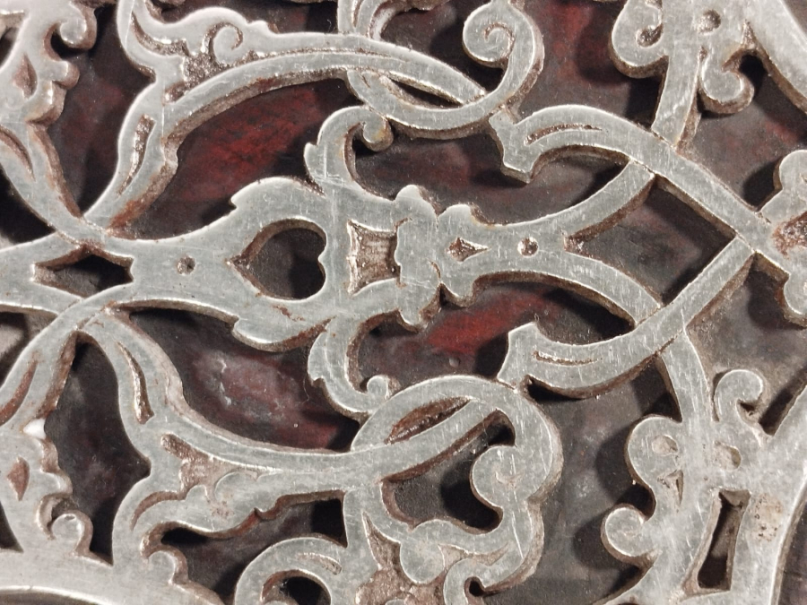 1950 ŞÖNİNE AV KÖŞKU HAVA BASMA KÖRUK TAMAMI EL İŞCİLİK YAPIMI MASİF AHŞAP ÜZERİ PİRİNC DESENLİ