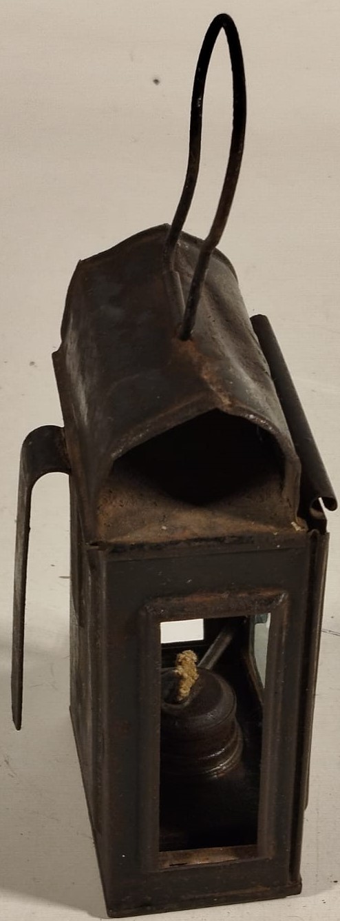 1. DÜNYA SAVAŞI DÖNEMİ İNGİLİZ ASKERİ EL LAMBASI UFAK BOYDA GAZ YAGIYLA CALISAN FİTİLLİ ALEV AYARLI FENER 