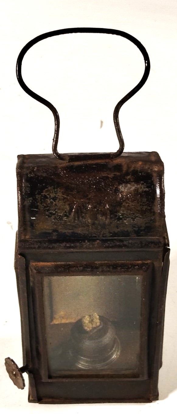 1. DÜNYA SAVAŞI DÖNEMİ İNGİLİZ ASKERİ EL LAMBASI UFAK BOYDA GAZ YAGIYLA CALISAN FİTİLLİ ALEV AYARLI FENER 