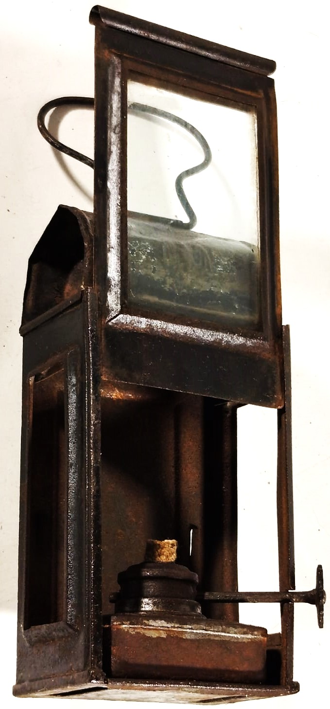 1. DÜNYA SAVAŞI DÖNEMİ İNGİLİZ ASKERİ EL LAMBASI UFAK BOYDA GAZ YAGIYLA CALISAN FİTİLLİ ALEV AYARLI FENER 