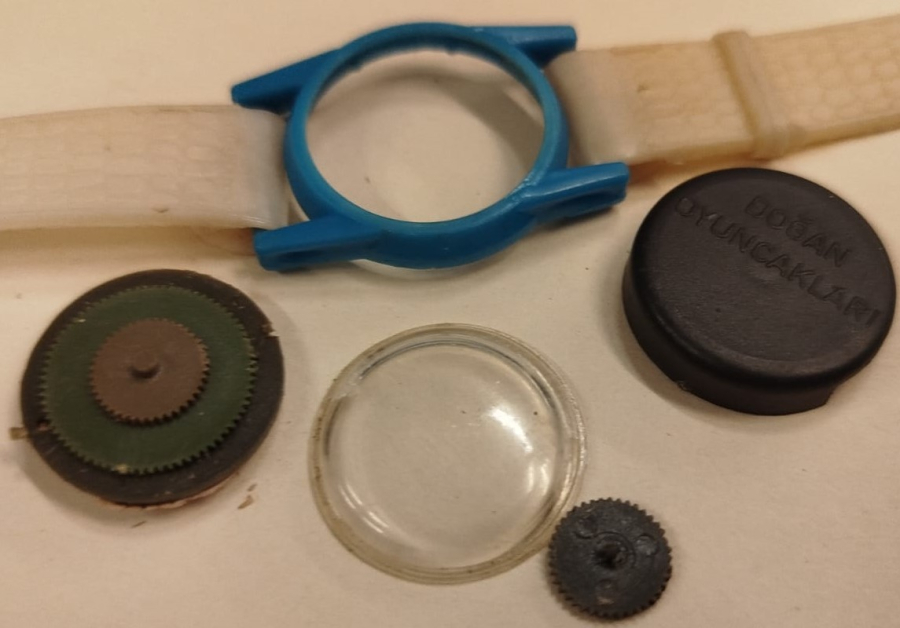 1980 DOGAN OYUNCAKLARI  YERLİ PLASTİK MAVİ BEYAZ RENLERDE OYUNCAK SAAT