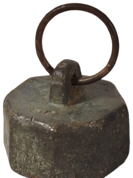 OSMANLI ALTI KOSELİ BRONZ AGIRLIK  KULPLU BİR OKKA UZERİ CİFT HİLAL