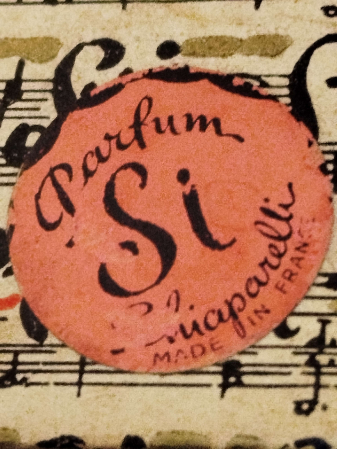 1950 PARFUM VALSE DES  Sİ MADAME ELSA SCHİAPARELLİ KUTUSUNDA MİNYATUR KAPAKLI SİSE