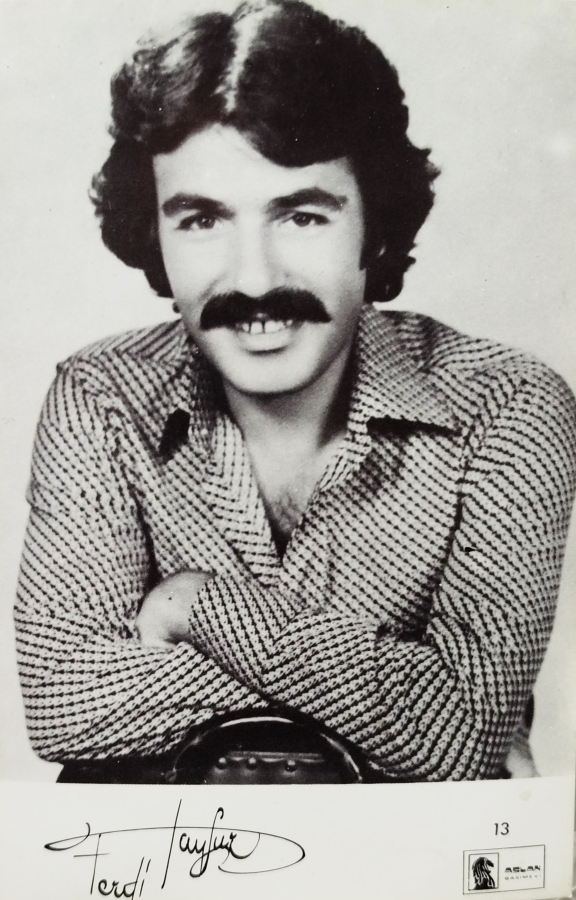 1980 FERDİ TAYFUR ORJİNAL KARTPOSTAL DÖNEM BASKI İMZALI 
