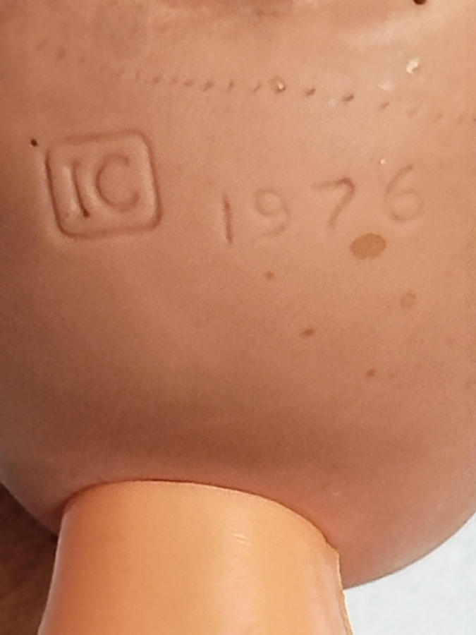 1976 İTALYAN BEBEK ELBİSELİ FUL AKSESUARLI OYUNCAK KIZ 