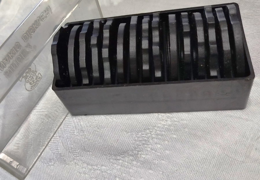 SİNGER ZİGZAG NAKIŞ MAKİNESİ NAKIŞ DİSKLERİ MİKA ORJİNAL KUTUSUNDA 15 ADET