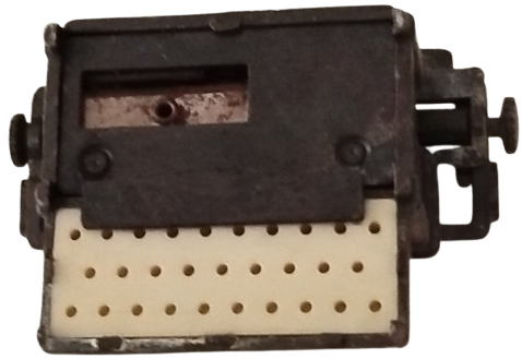 1970 MİNYATÜR METAL  REMİNGTON MODELİ DAKTİLO FORMUNDA  KALEMTRAS 