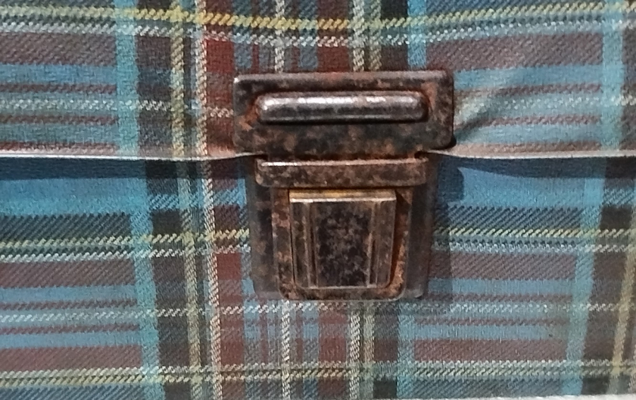 1970 ONLU KASET TASIMA CANTASI  MAVİ KARELİ VİNLEKS KAPLAMA UZERİ