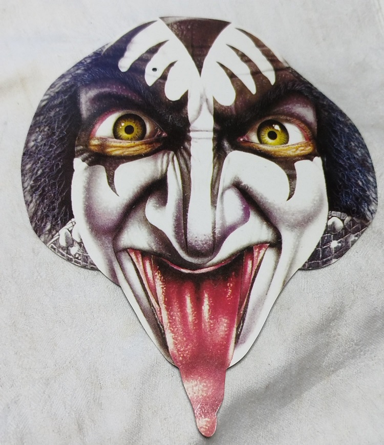  ESKİ OYUNCAK KARTON MASKE KISS GRUBU GENE SIMMONS YUZU KAREKTERİNDE RENKLİ KARTON