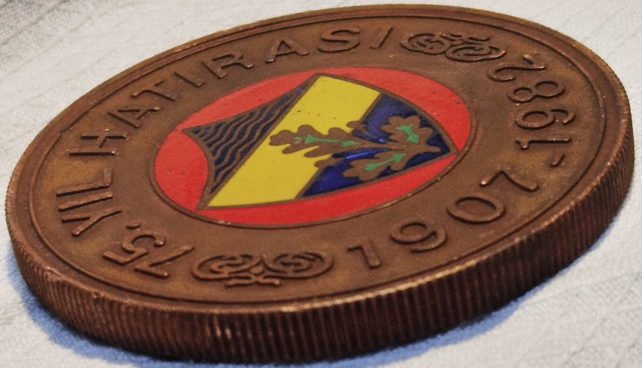 1982 NADİR SICAK MİNELİ  FENERBAHCE SPOR KULUBU LEGOLU 75 YIL HATIRASI BRONZ MİNELİ 43 YILLIK MADALYA