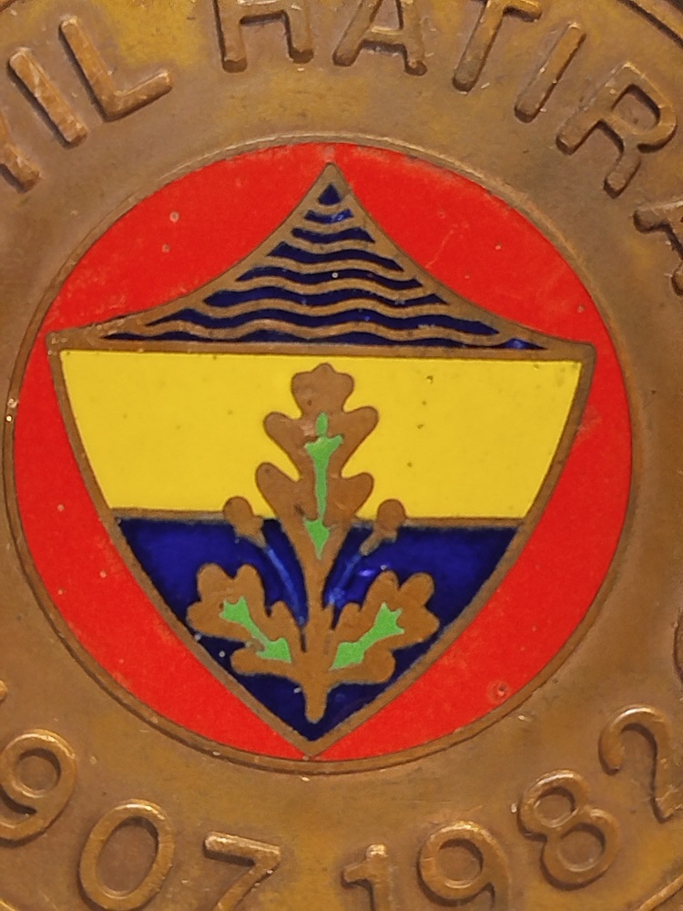 1982 NADİR SICAK MİNELİ  FENERBAHCE SPOR KULUBU LEGOLU 75 YIL HATIRASI BRONZ MİNELİ 43 YILLIK MADALYA