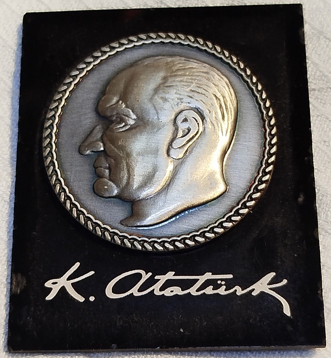 CERCEVE İCİNDE K ATATURK  GUMUS KAPLAMA  KABARTMA 