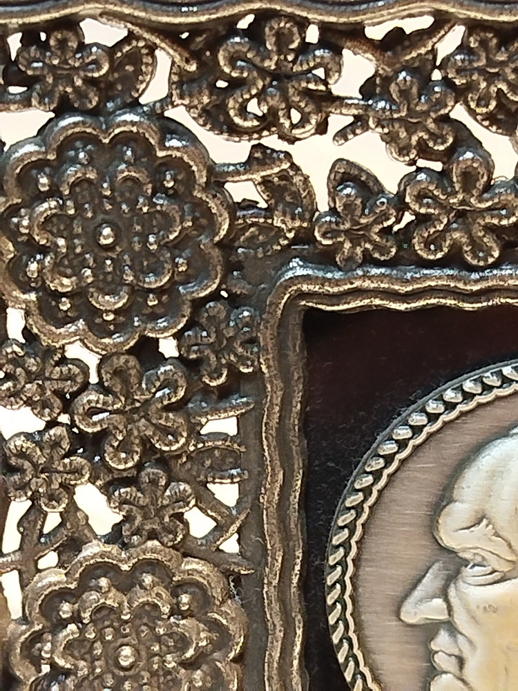 CERCEVE İCİNDE K ATATURK  GUMUS KAPLAMA  KABARTMA 