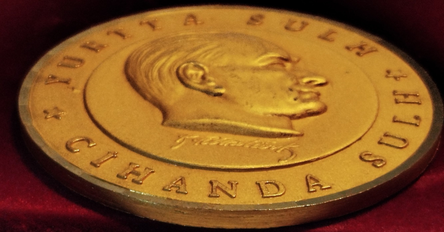 YURTTA SULH CİHANDA SULH MUSTAFA KEMAL ATATURK ALTIN KAPLAMA MADALYON