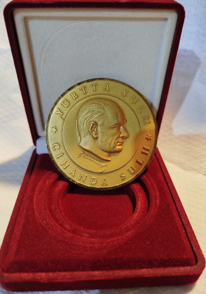 YURTTA SULH CİHANDA SULH MUSTAFA KEMAL ATATURK ALTIN KAPLAMA MADALYON
