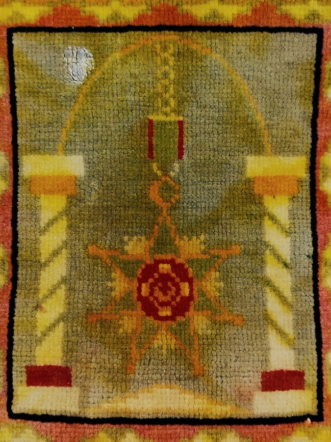 MİNYATUR UFAK SACAKLI İPEK UZERİ MADALYA DESENLİ HALI