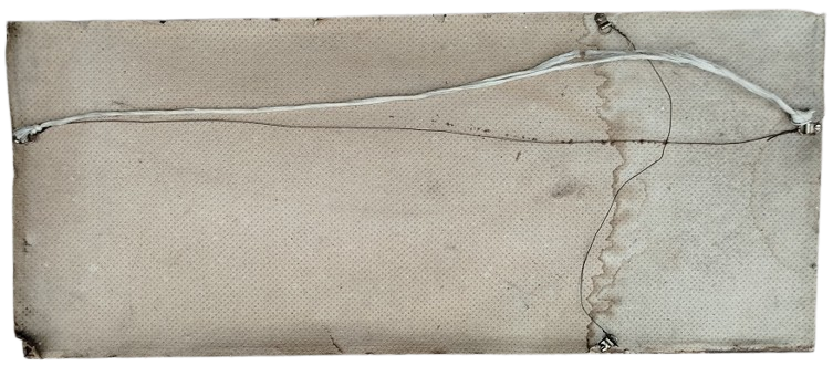 1950 KUFİ YAZI İLE AYETLER TERS DUZ SEKİLDE İPEK İLE RENLİ OLARAK ELDE İSLENMİS PANO