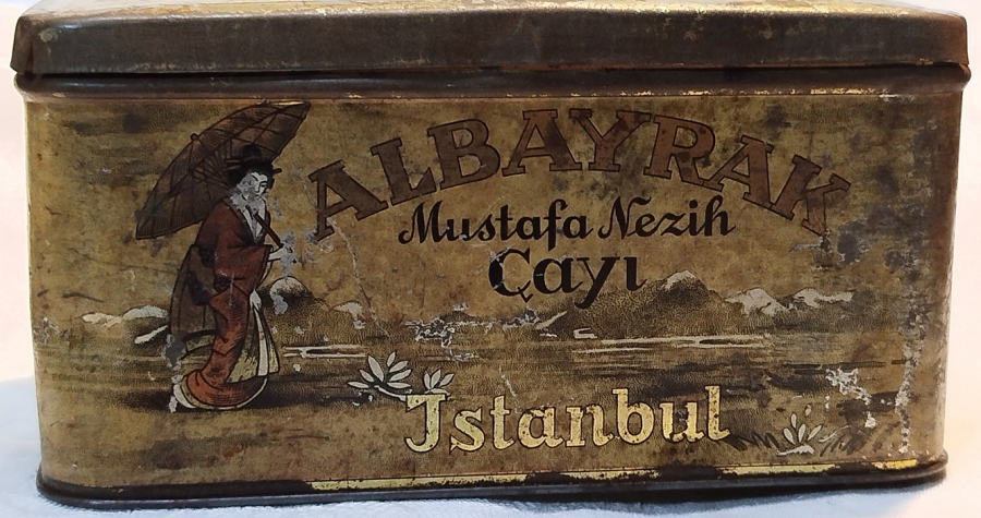 1940 ALBAYRAK MUSTAFA NEZİH İSTANBUL TENEKE KAPAKLI CAY KUTUSU DİKDORTGEN FORMDA
