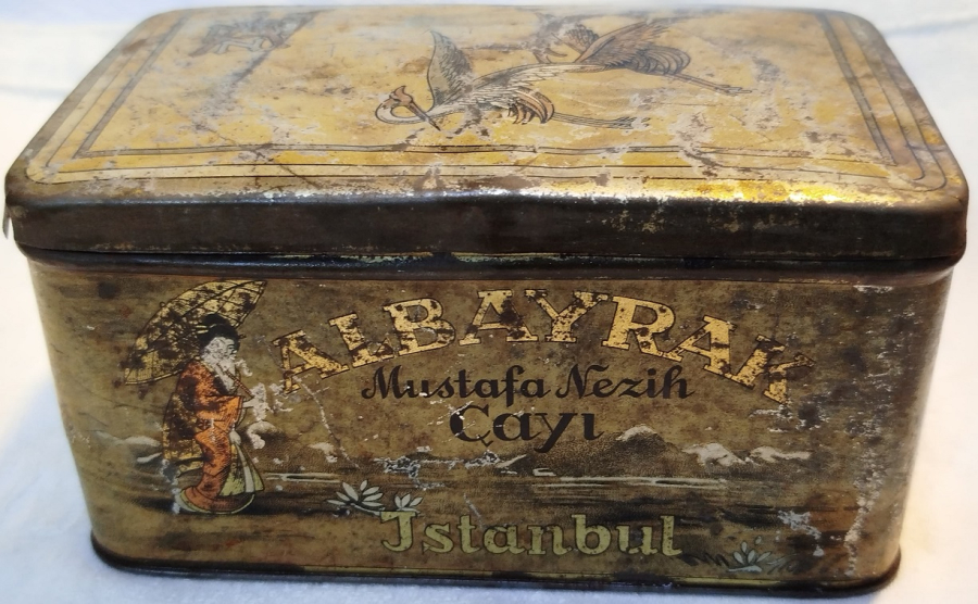 1940 ALBAYRAK MUSTAFA NEZİH İSTANBUL TENEKE KAPAKLI CAY KUTUSU DİKDORTGEN FORMDA