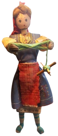 YUN EGİREN ELİNDE KIRMAN CEVİREN YORESEL KIYAFETLİ KOYLU KADINI