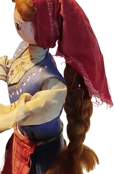 YUN EGİREN ELİNDE KIRMAN CEVİREN YORESEL KIYAFETLİ KOYLU KADINI