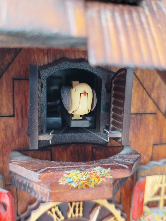 GUGUKLU KARA ORMAN EVİ SAAT QUARZT MAKİNE ISIK SENSORU FARKLI ZİL SESLERİ