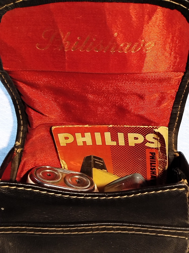 1960 PHILIPS PHİLİSHAVE TYPE 7920 CİFT BICAKLI CANTASINDA ELEKTİRİKLİ TRAS MAKİNESİ