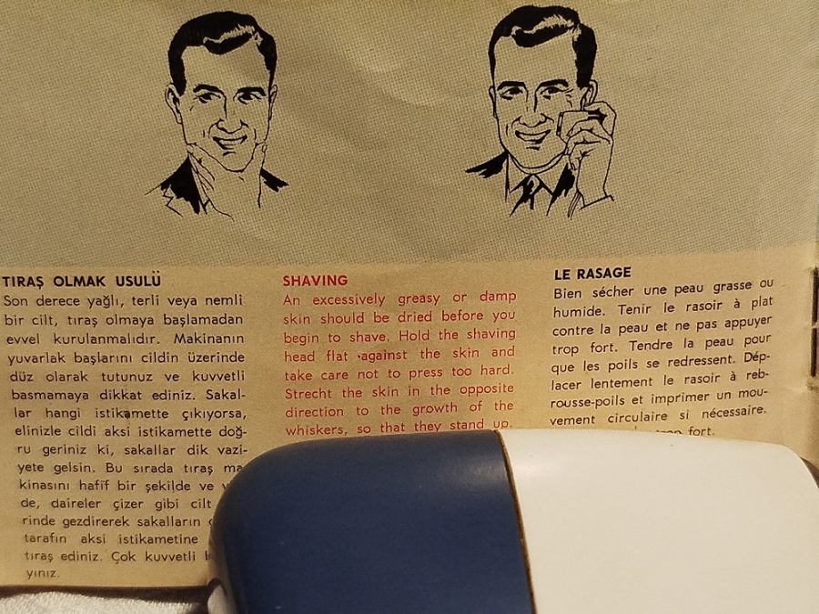 1960 PHILIPS PHİLİSHAVE TYPE 7920 CİFT BICAKLI CANTASINDA ELEKTİRİKLİ TRAS MAKİNESİ