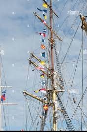 DENİZCİLİK MARİN LİMAN BAYRAKLARI AHSAP UZERİNE RENKLİ TEKNELERDE ASILI OLARAK BULUNMASI GEREKEN