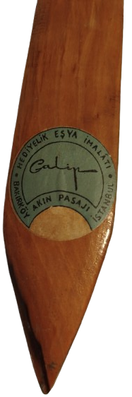 1970 DERECELİ DUVARA ASILAN UZERİ BOZKIRDA AT KOSTURAN RESİMLİ TAHTA KASIK  