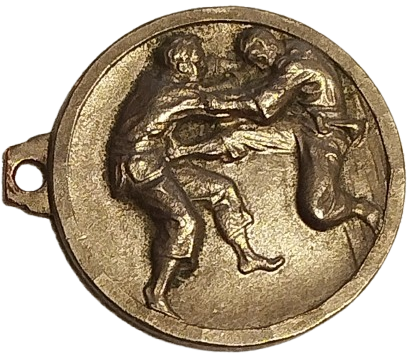 KARETE MADALYA SPOR MUKABASINDA İKİ KİSİNİN RİNGDE MUSABAKASI GORUNTULU