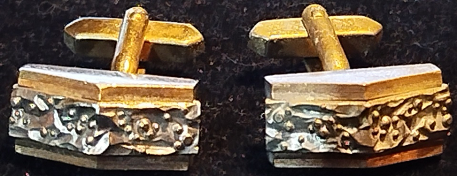  METAL PIRILTILI KABARTMA DESENLİ DEKORATİF DESEN GÖRSELLİ UCGEN FORMDA  GÖMLEK MANSET KOL DUGMESİ 