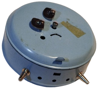 STARLUX MEKANİK KURMALI CALARLI MASA SAATİ UCUK MAVİ RENK KASA FOSFORLU KADRAN