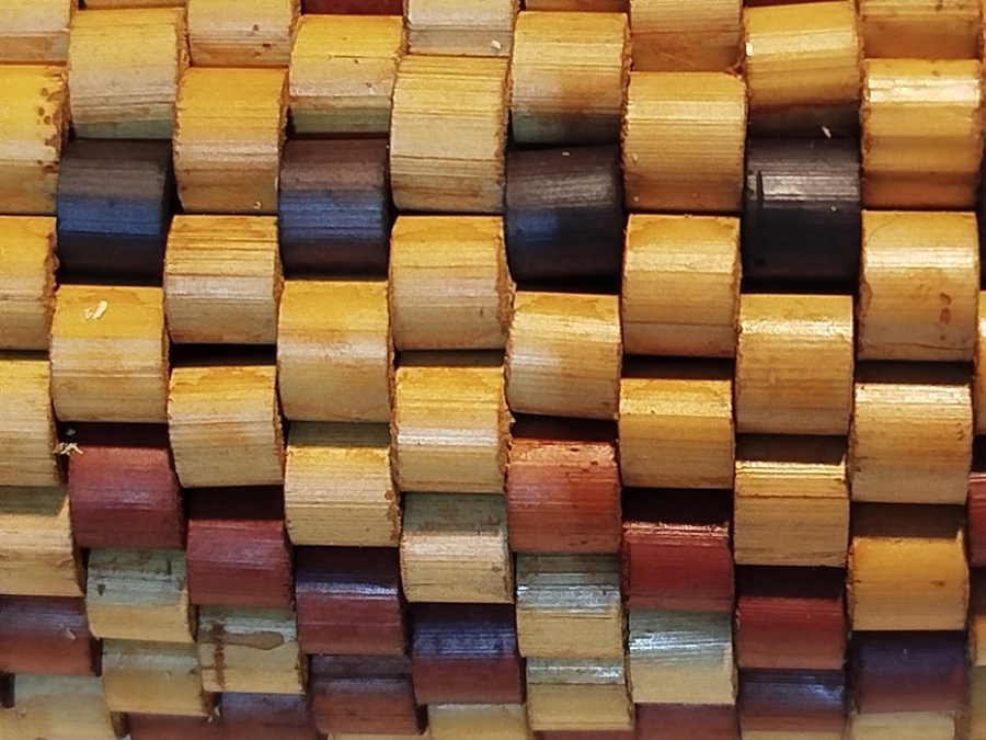 1970 BAMBU BONCUKLARIN İPE DİZİLEREK YAPILMIS HAREKETLİ NİHALE