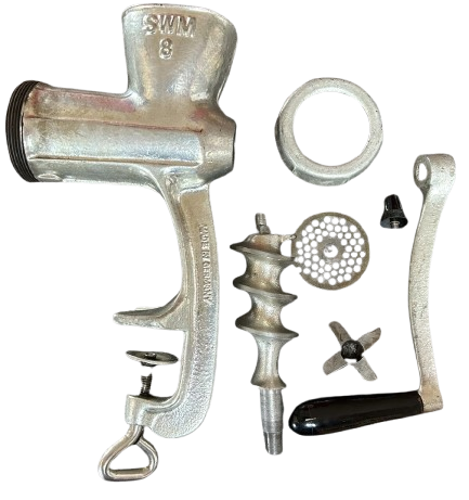 SWM 8 MADE IN GERMANY DEMİR DOKUM KOLLU TEZGAH BAGLANTILI MEKANIK ET CEKME KIYMA  MAKİNASI 