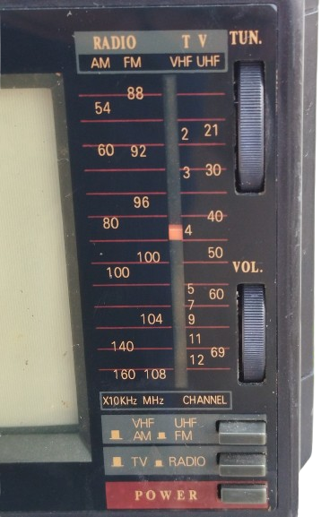 YOKO YCT 500 CALOR TV  AM FM RADIO VHF UHF TV RENKLİ 14 EKRAN CEYERANLI PİLLİ 