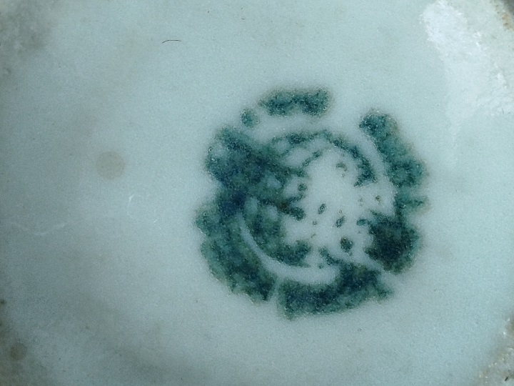 1960 İSTANBUL PORSELEN CİFT TURK KAHVE BOYU TABAKLI FİNCAN ALTIN EL CEKME KENAR VE İSLEMELER