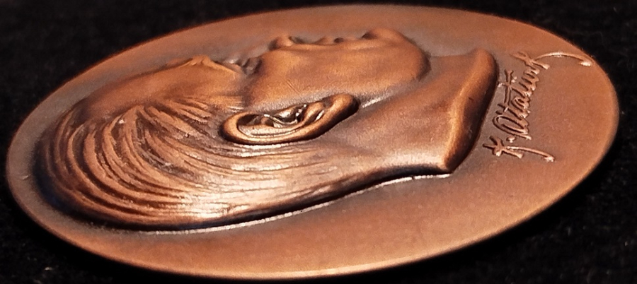 BRONZ LEVHAYA ROLYEF KABARTMA OLARAK YAPILMIS ATATURK PORTRESİ ALT KISMI İMZALI